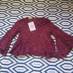 Gorgeous boutique lace top with belle sleeves